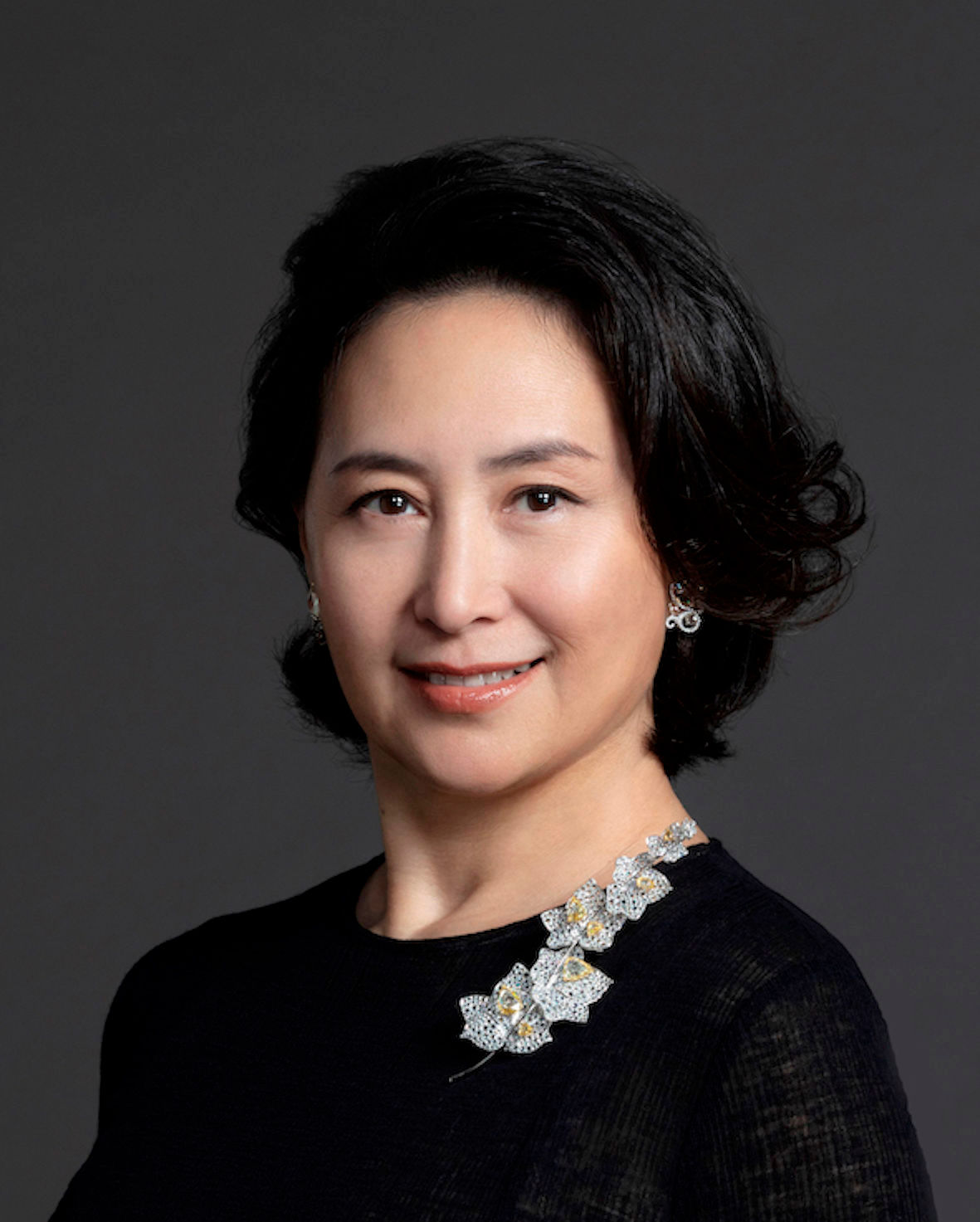 "赌王"之女何超琼,被提名为南航独董候选人|南航|何超琼|赌王_新浪