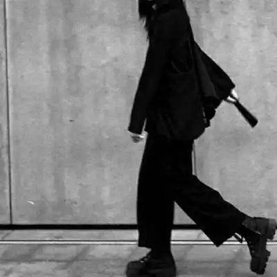 抑郁症头像女生压抑图片伤感头像女生冷淡