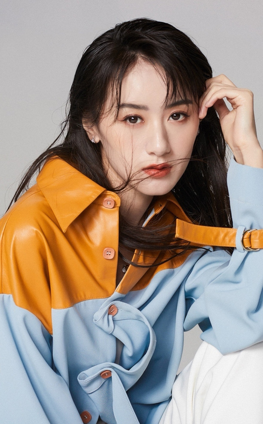 而在影视圈内事业蒸蒸日上的袁冰妍就是顺利完成这种转型的少数例子