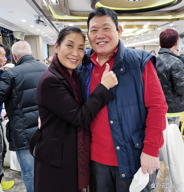 杨盼盼在个人社交账号上分享了私下聚会照和视频,曝光了自己的近况