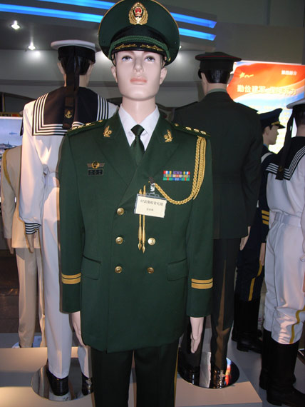图文:07式武警校官礼服_新浪军事_新浪网