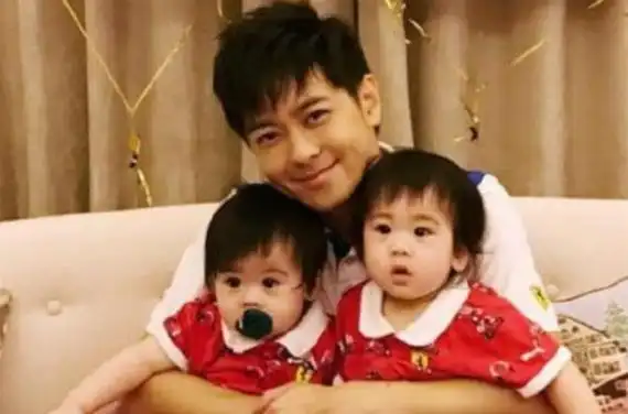 谢娜二胎小孩是不是双胞胎(双胞胎孩子的明星)(3)