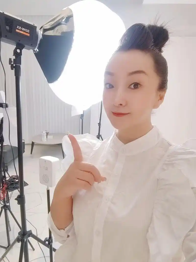 若不是终点一定面带微笑向前#带货主播小燕子 #直播拍摄 下午 - 抖音