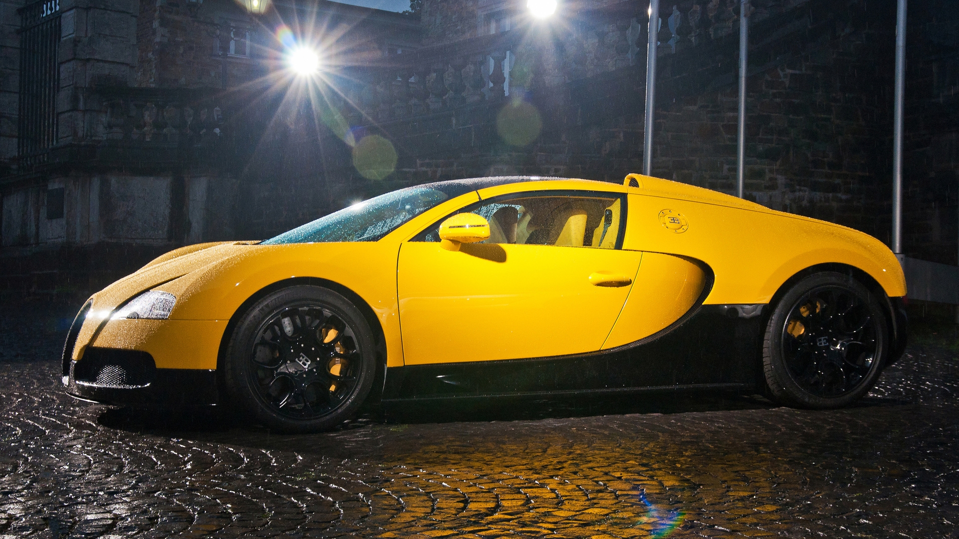 高清晰黄色酷跑车布加迪桌面壁纸下载