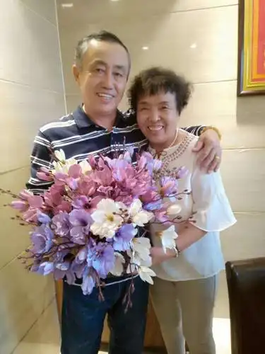 2019年7月2日张廷安与夫人李玉琴,瞧他们陶醉在幸福之中!