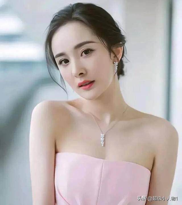 杨幂:从第一份职业瑞丽模特,到高人气的青年演员,杨幂征服观众的补忖