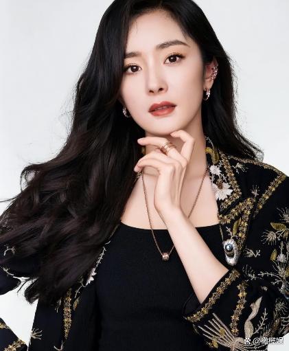 杨幂初中没人追?看了她的初三照片,网友:谁敢追她啊!