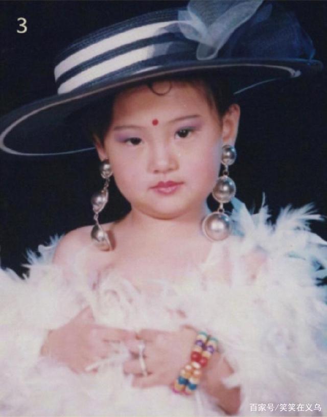 郑爽小时候也太可爱了吧?满满异域风情