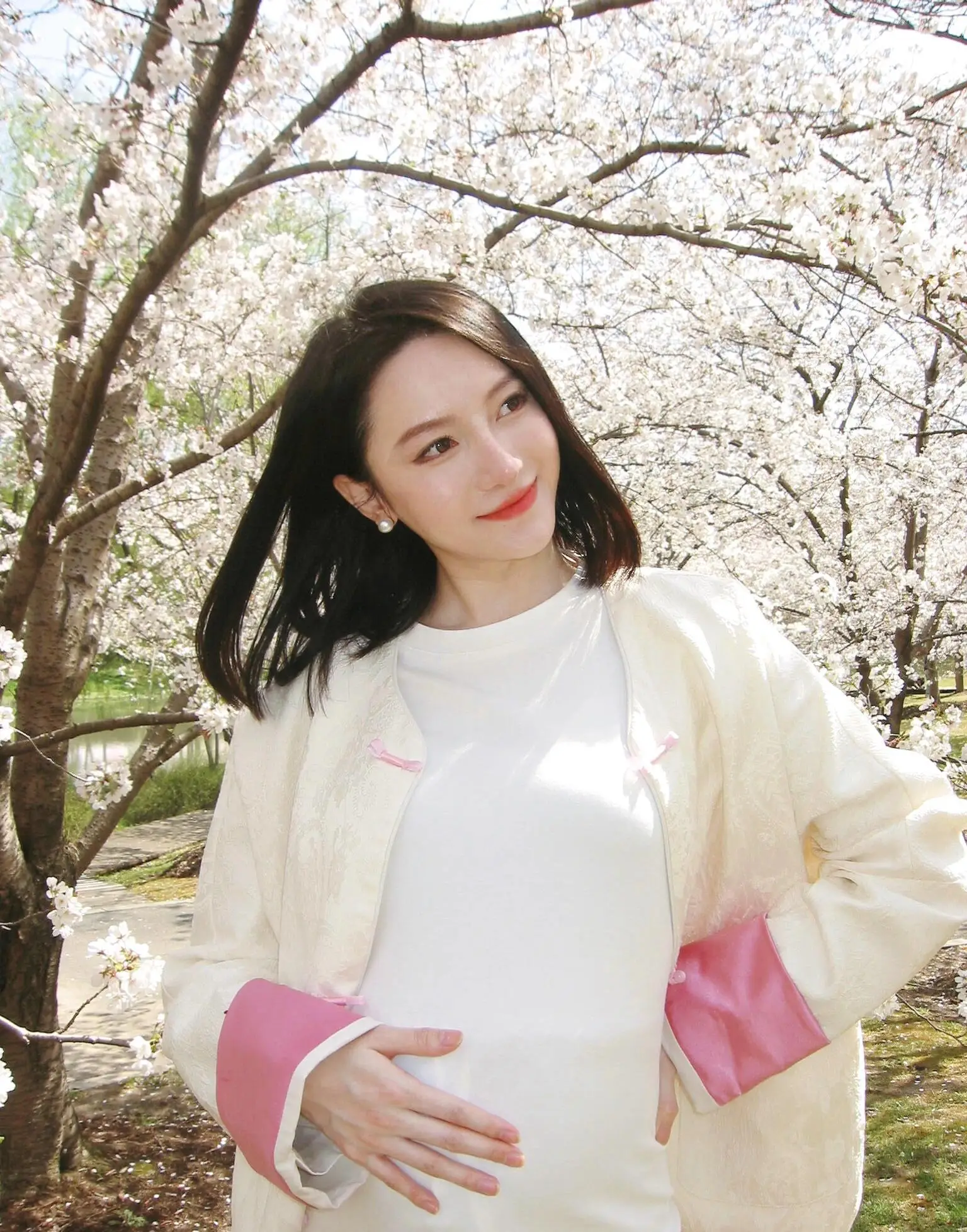 前snh48成员陆婷宣布结婚且怀孕,粉丝很惊讶,一度登上热搜高位_娱乐_