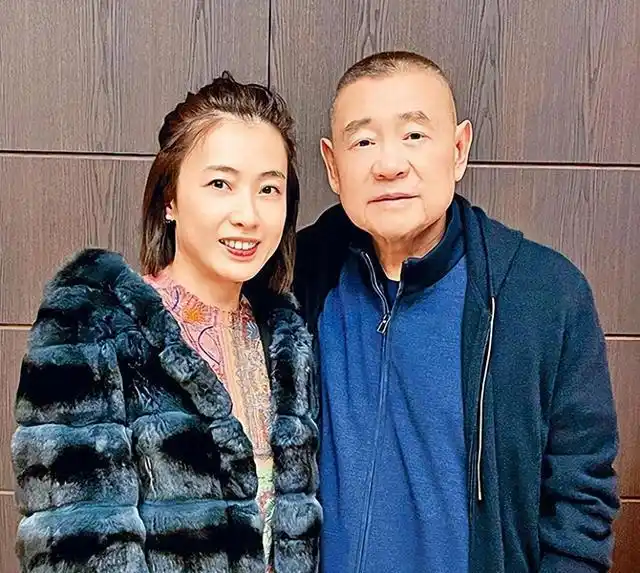 甘比的逆袭:从狗仔记者到香港女首富,最后坐稳刘銮雄