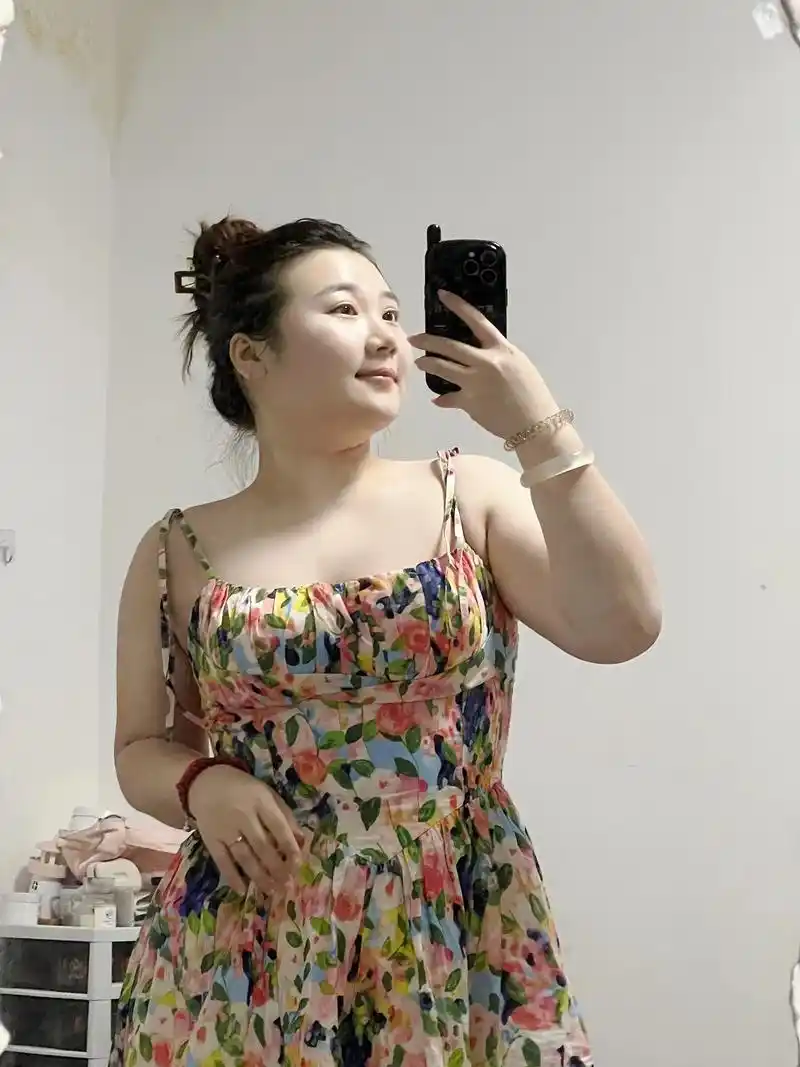 夏日吊带裙.#ootd穿搭 #微胖女生 #梨型身材 #我的穿 - 抖音