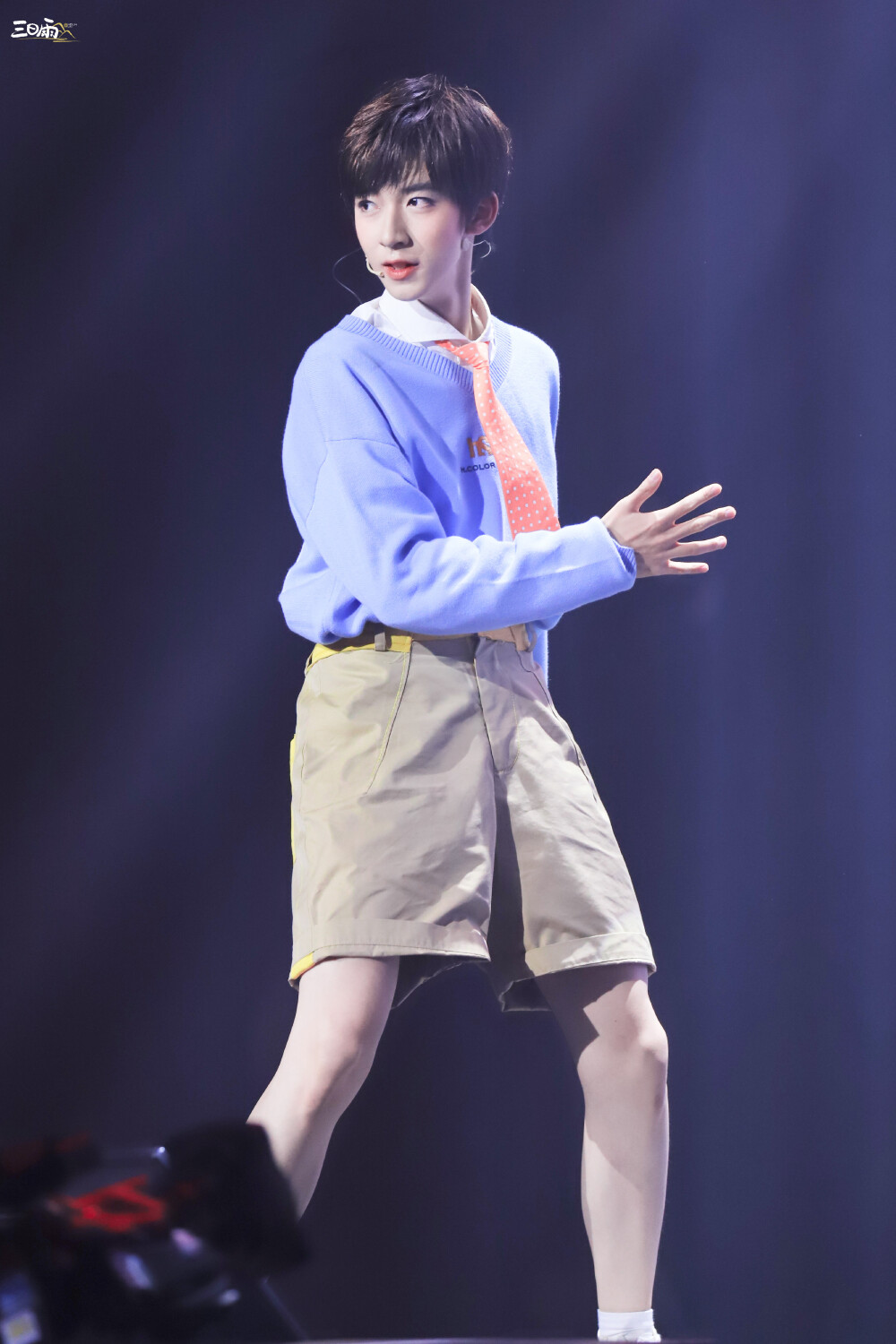 【贺峻霖】-时代少年团出道日舞台-《全校通报》 cr:微博@三日雨