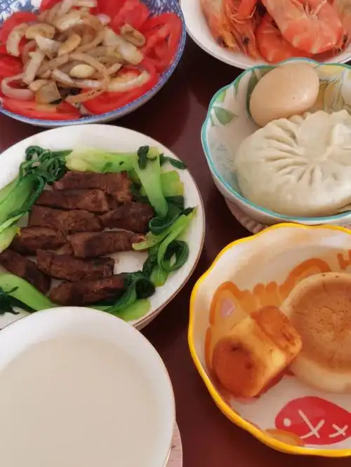 简单早餐吃的很丰富哦05有肉有菜还有虾