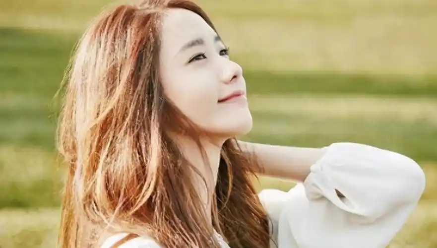 赞美女人漂亮的100句话(夸奖女人漂亮气质的诗句)