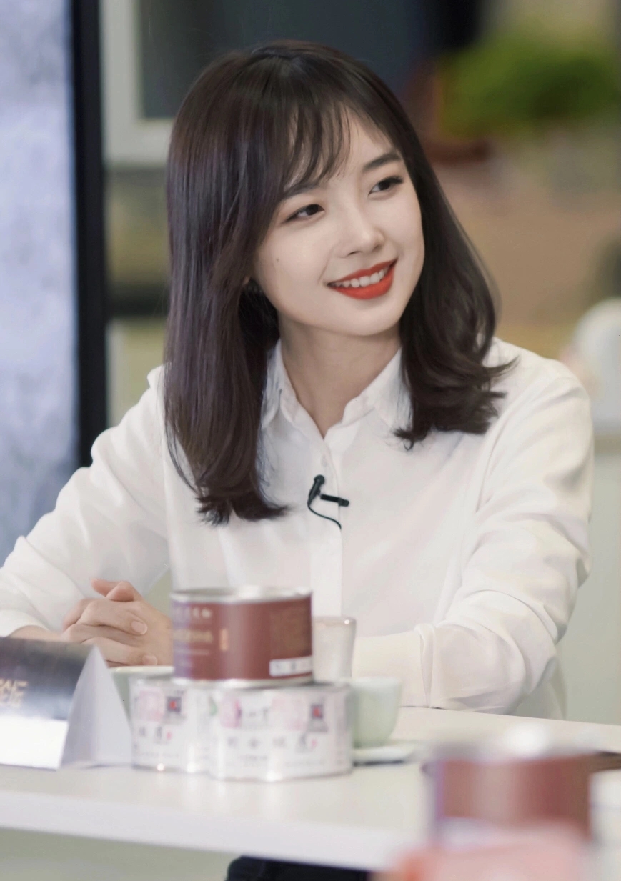 了解一下"央视最美女记者" —王冰冰