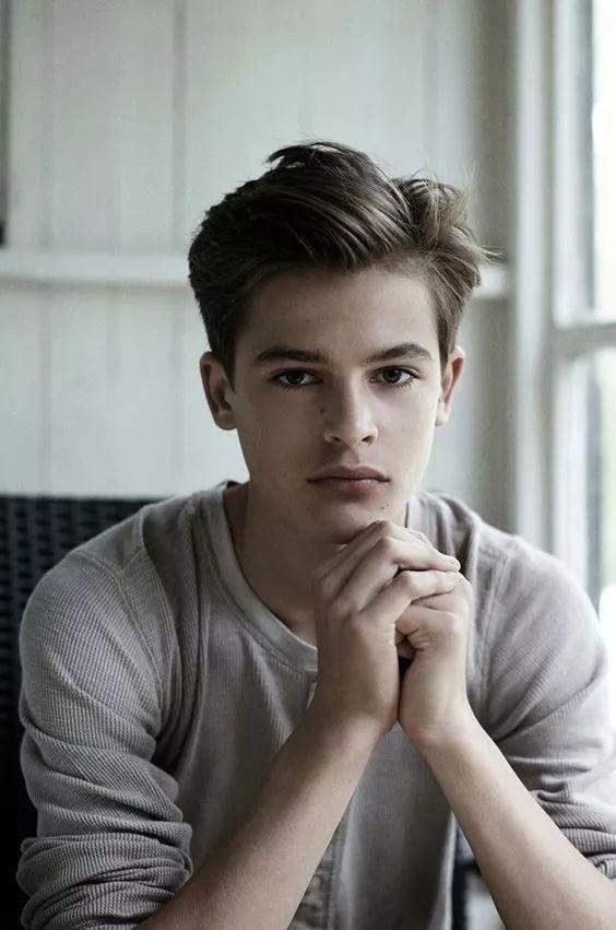 他们的偏分发型剪一个可以帅很久