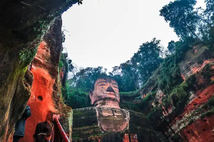 四川-乐山-神秘的大佛