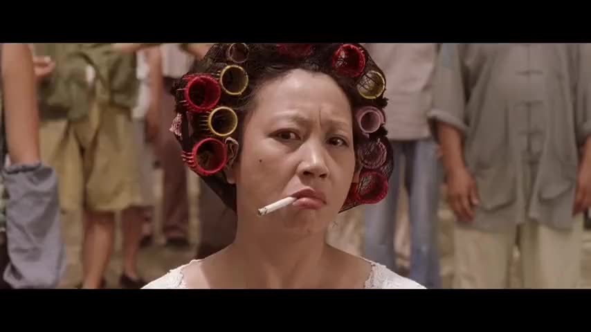 星爷扔炮竹叫出斧头帮大佬叫声肥婆包租婆光速跑没影