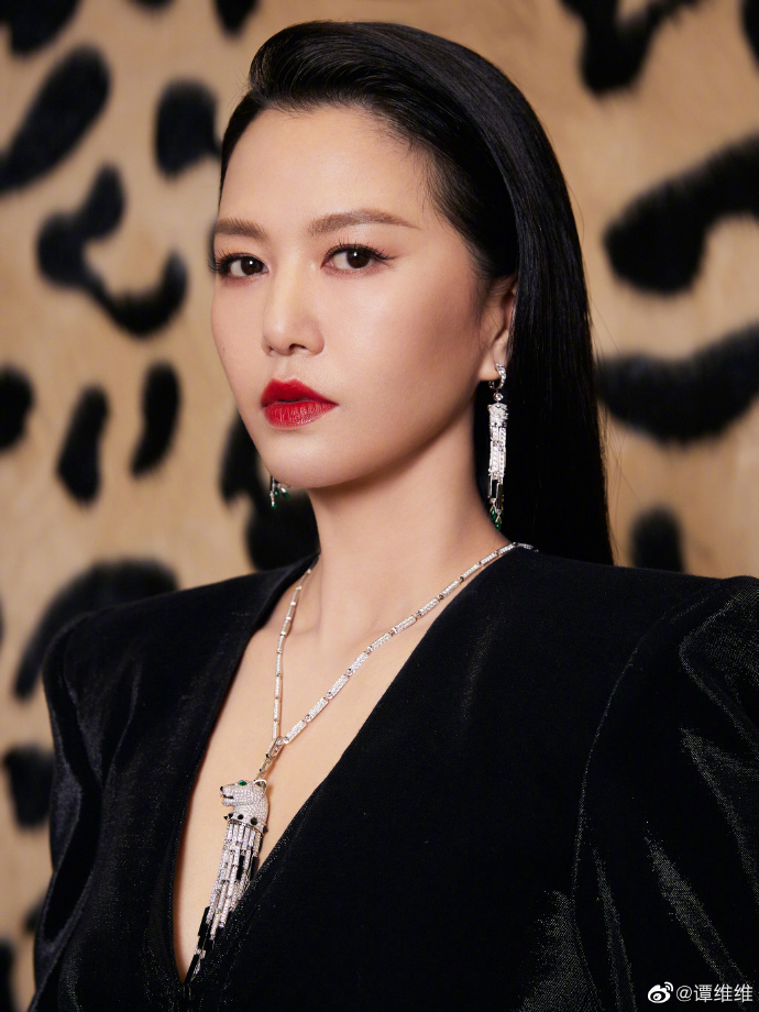 组图:谭维维晒活动美照 在线询问"双开门冰箱是什么意思"_高清图集