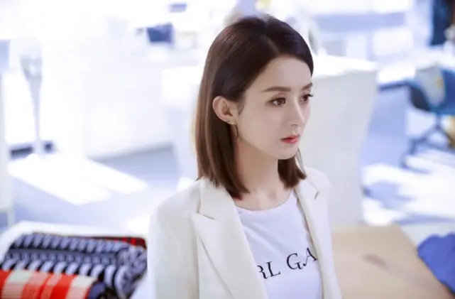 赵丽颖为新作宣传,全新造型又美又飒!