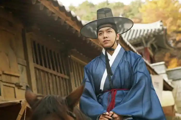 李昇基,韩国明星,明星李昇基韩服照