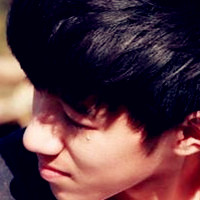 痛哭流泪的伤感头像男生