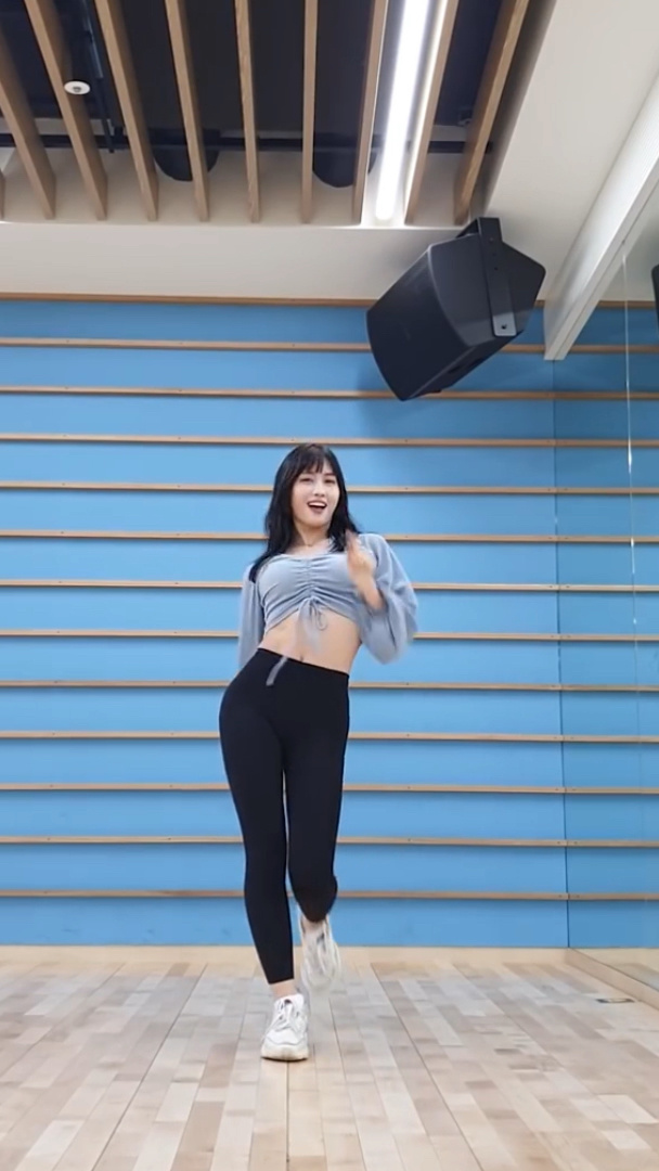 韩国女团可不只是看身材和颜值!她们的努力让人心疼