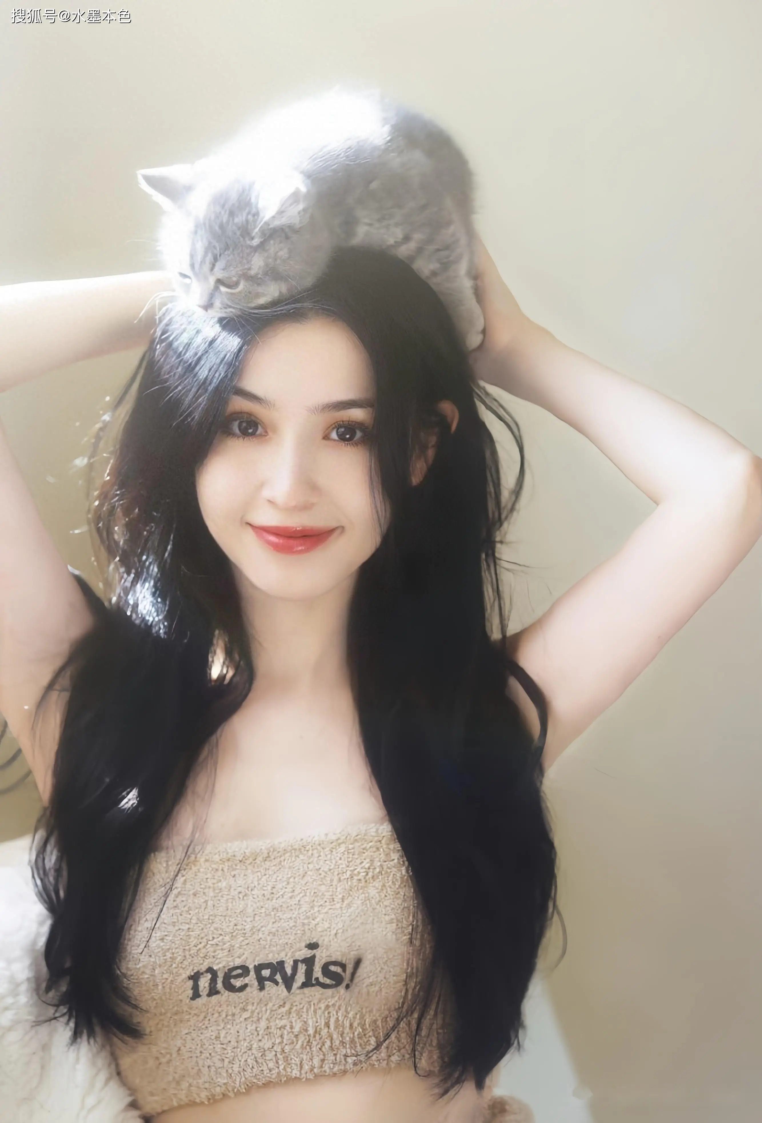 一些新晋的演员也逐渐进入了观众的视线,其中就包括了哈妮克孜