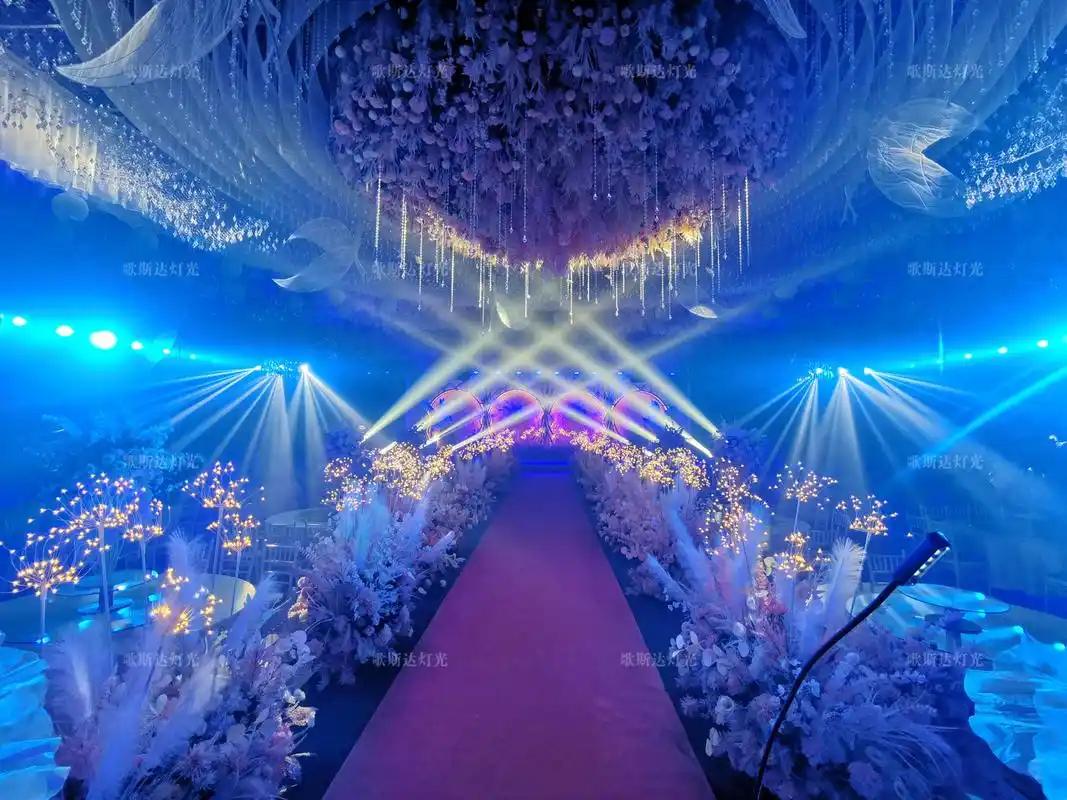 疫情期里挡不住的婚礼节奏,小型婚礼有了婚礼舞台灯光仍然很精彩