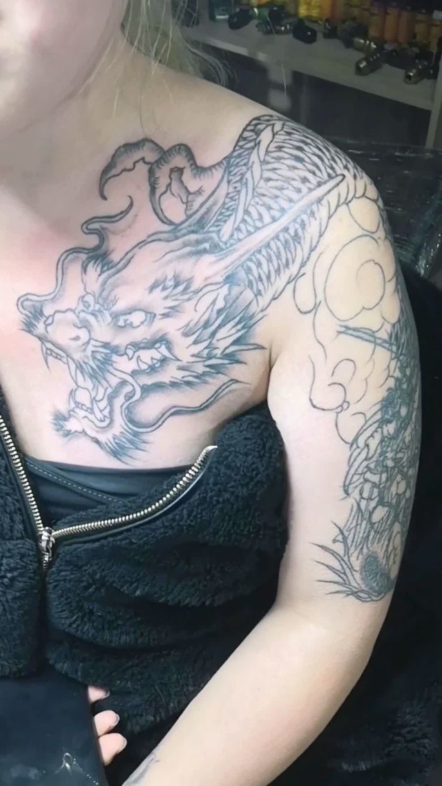 过肩龙盖图,底雾完成,下次上彩色