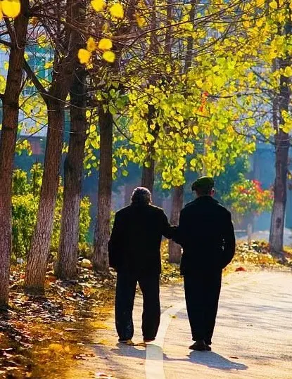 牵手路就不再漫长