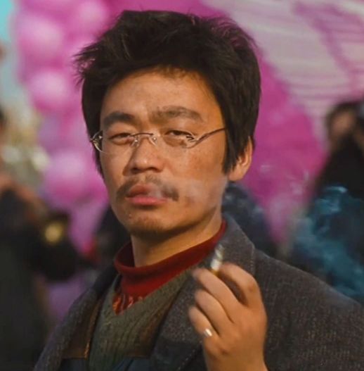 被当教材电影镜头,王宝强抽烟,周星驰苦笑,张译口罩遮不住演技