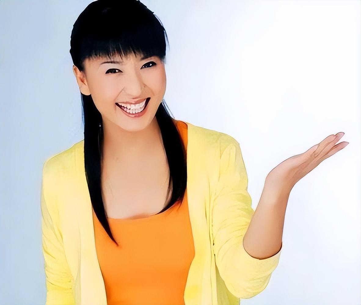 闫学晶:舞台背后的坚韧与选择,展现人生百态 闫学晶,这位春晚小品舞台