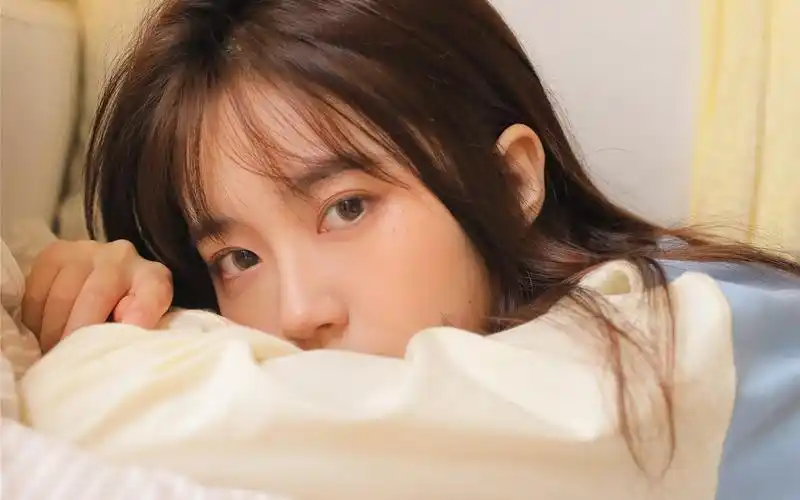 高清氧气美女桌面壁纸