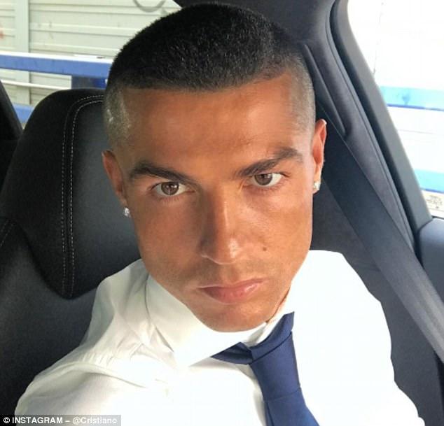 c罗新发型庆祝再捧欧冠 喊话粉丝:喜欢吗?