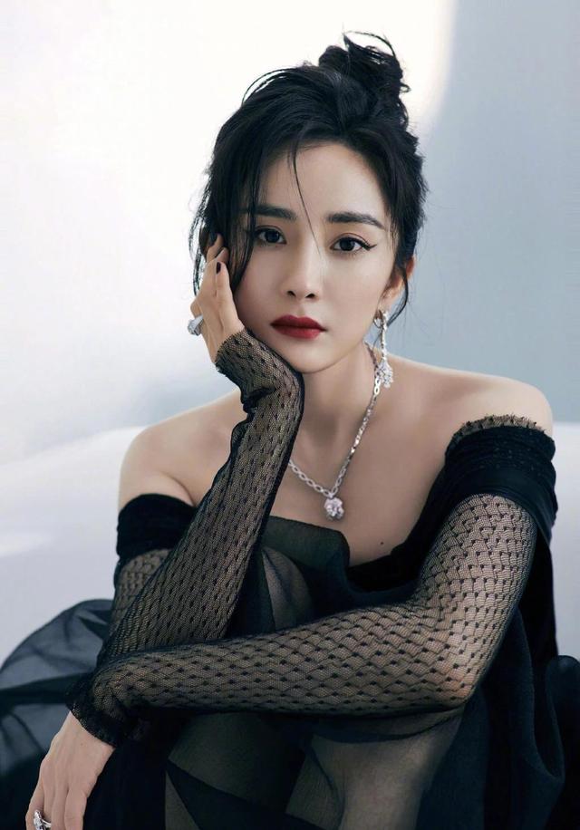 今天我们来了解一下"时尚女王"杨幂到底有多美呢?