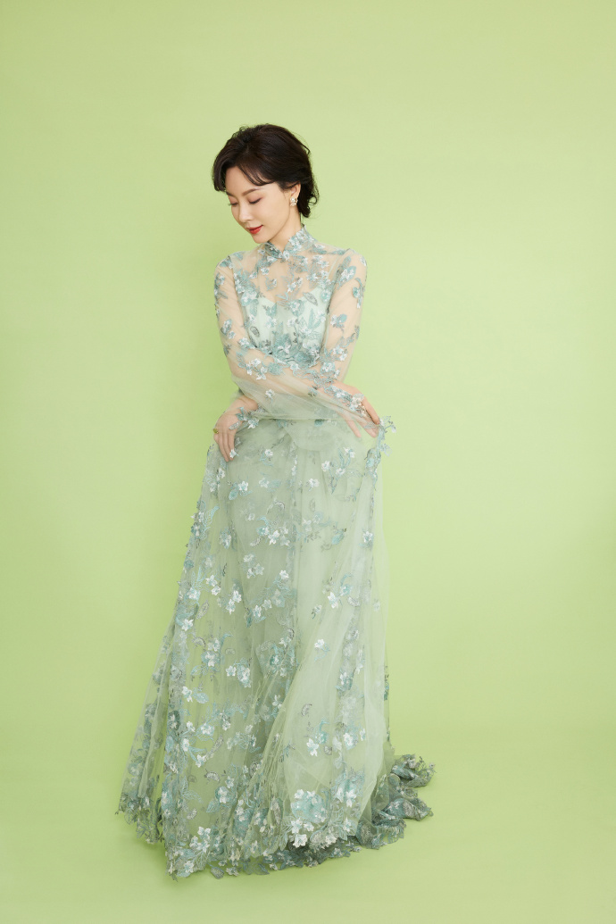 陈数四季花神降临#你的旗袍女王上线了陈数简直就是知性优雅的代名词