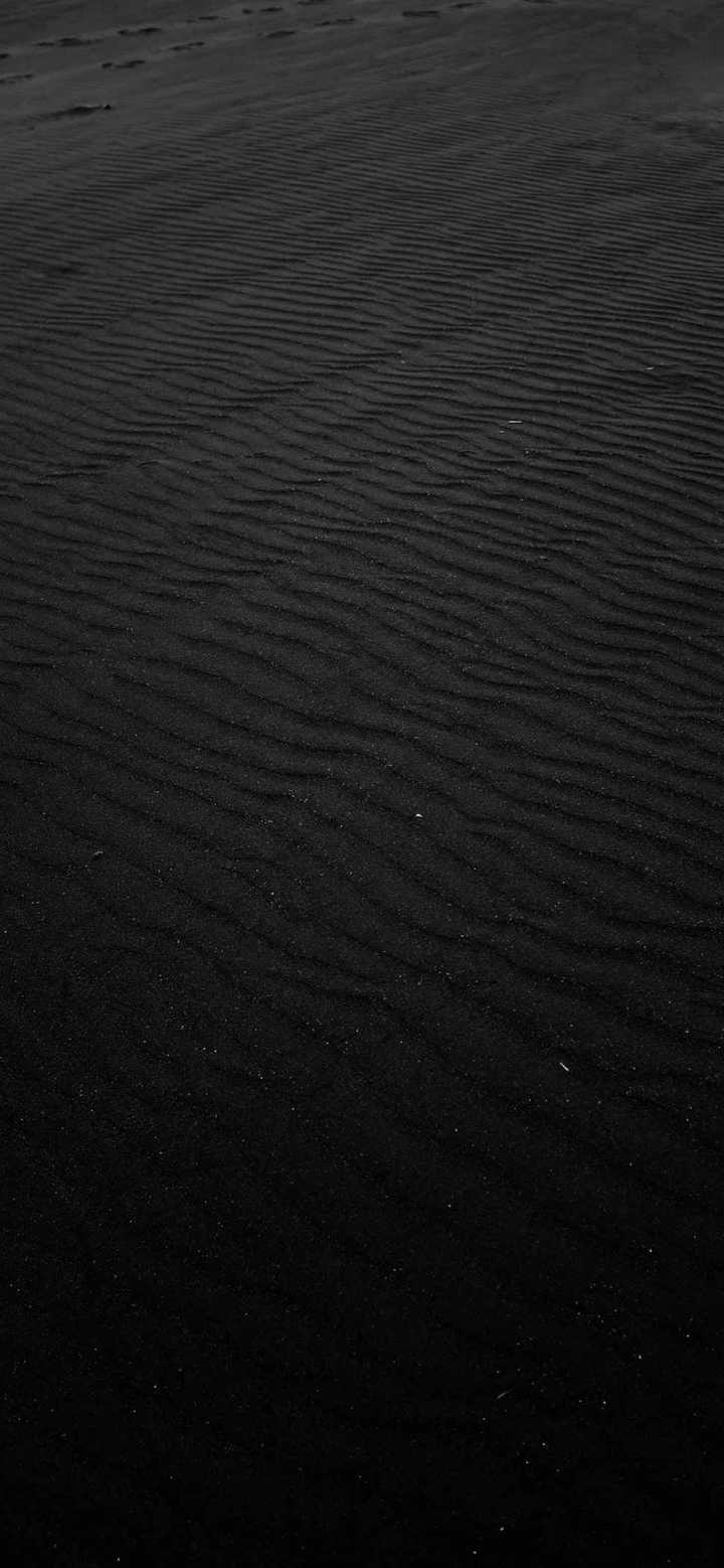 有哪些惊艳的黑色系壁纸