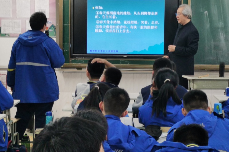 67学校退休教授到广文中学指导社团活动