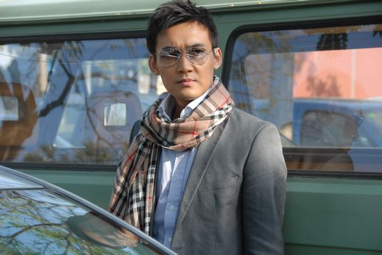 张铎苏岩情陷巴塞罗那婚纱照