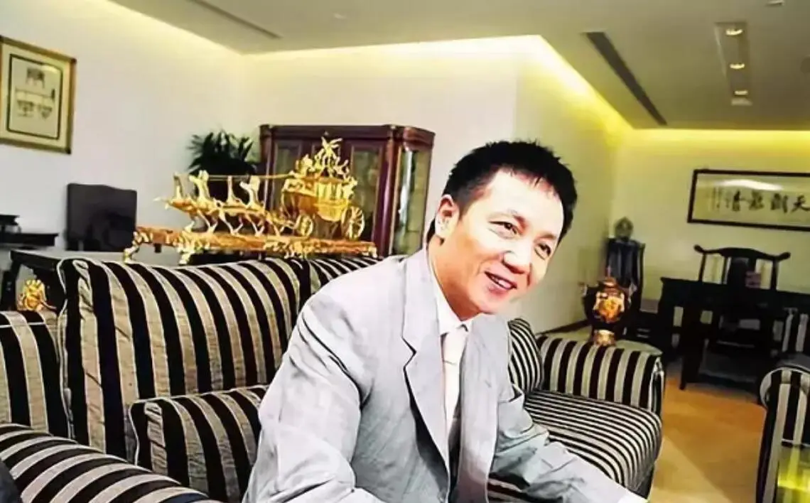 一场生日宴,"撂倒"6位主持人,劣迹斑斑的周正毅什么来头?