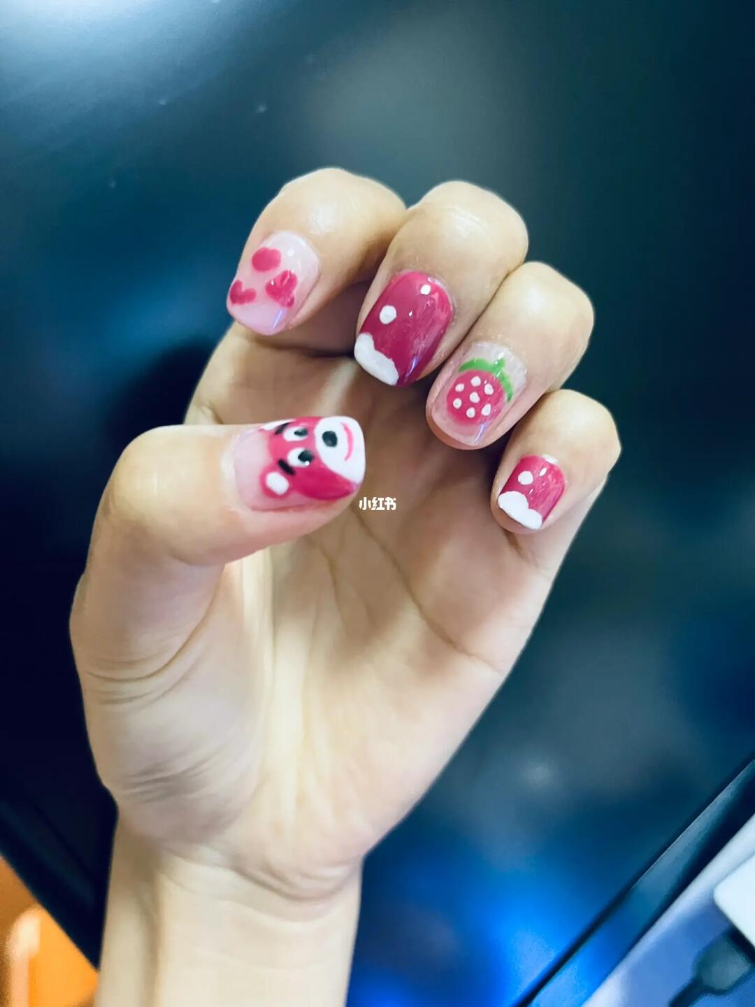 草莓熊美甲