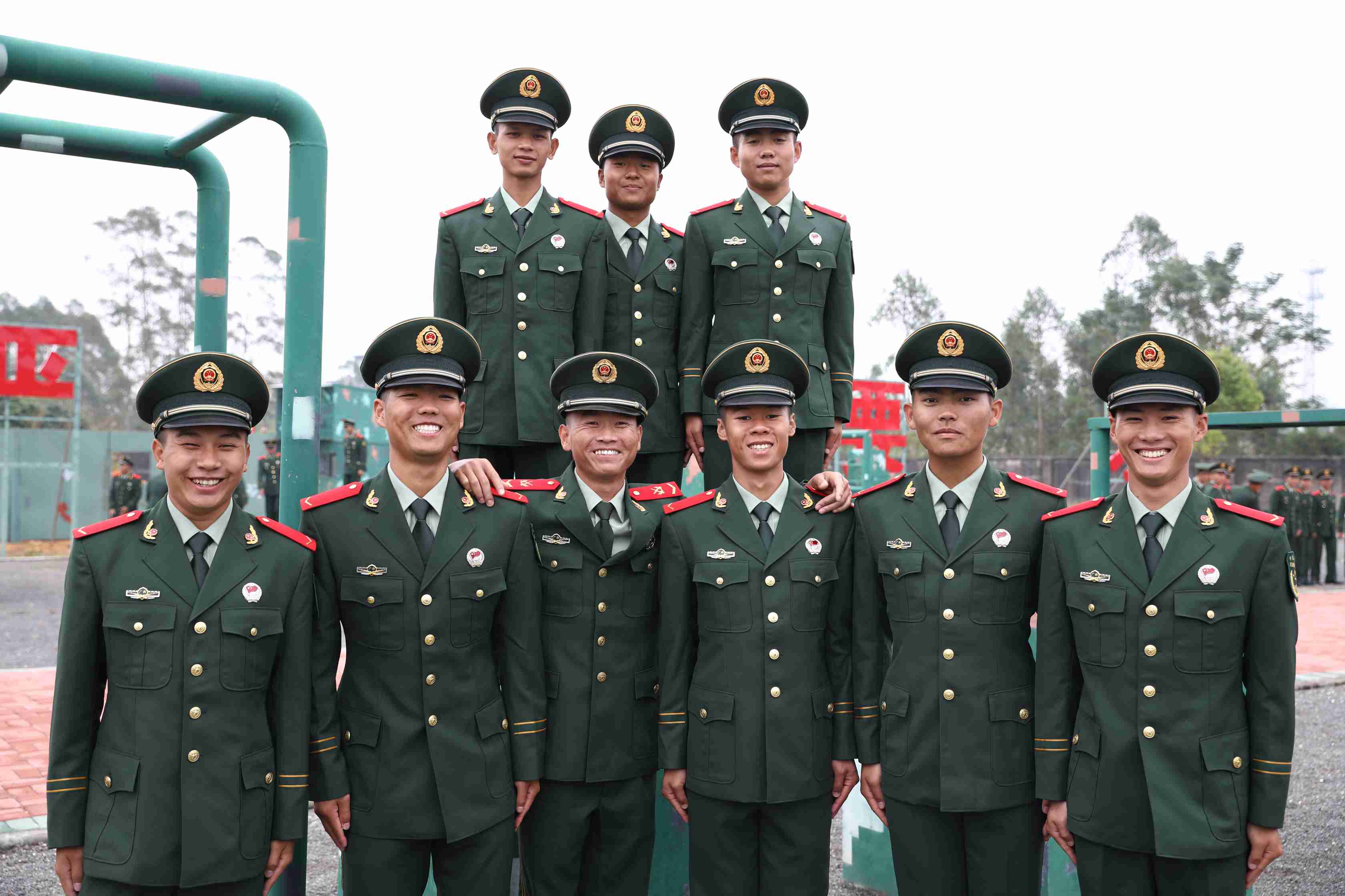 武警防城港支队:新兵承训点开展授衔暨宣誓仪式