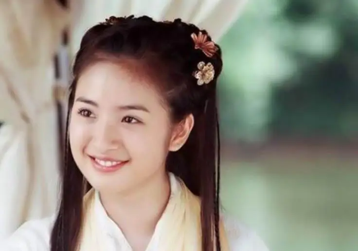 出道被说香肠嘴,17岁欠债500万,26岁患病写遗书,是胡歌的女神_林依晨