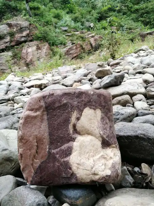 石头记一一太行山写生之顽石的风流