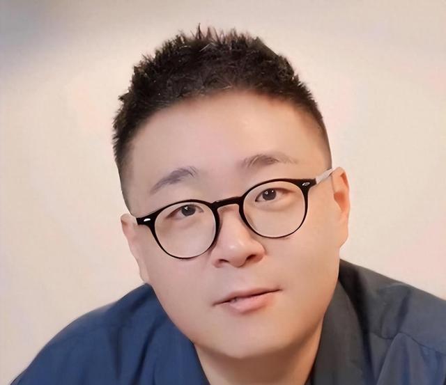 郝劭文近日携妻女参加了一档真人秀节目,他们在节目中的表现引发了