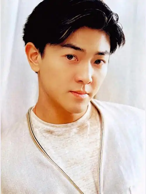 相比长发,我更能get短发的伊面,清爽,干净,帅气,阳光#郑伊健