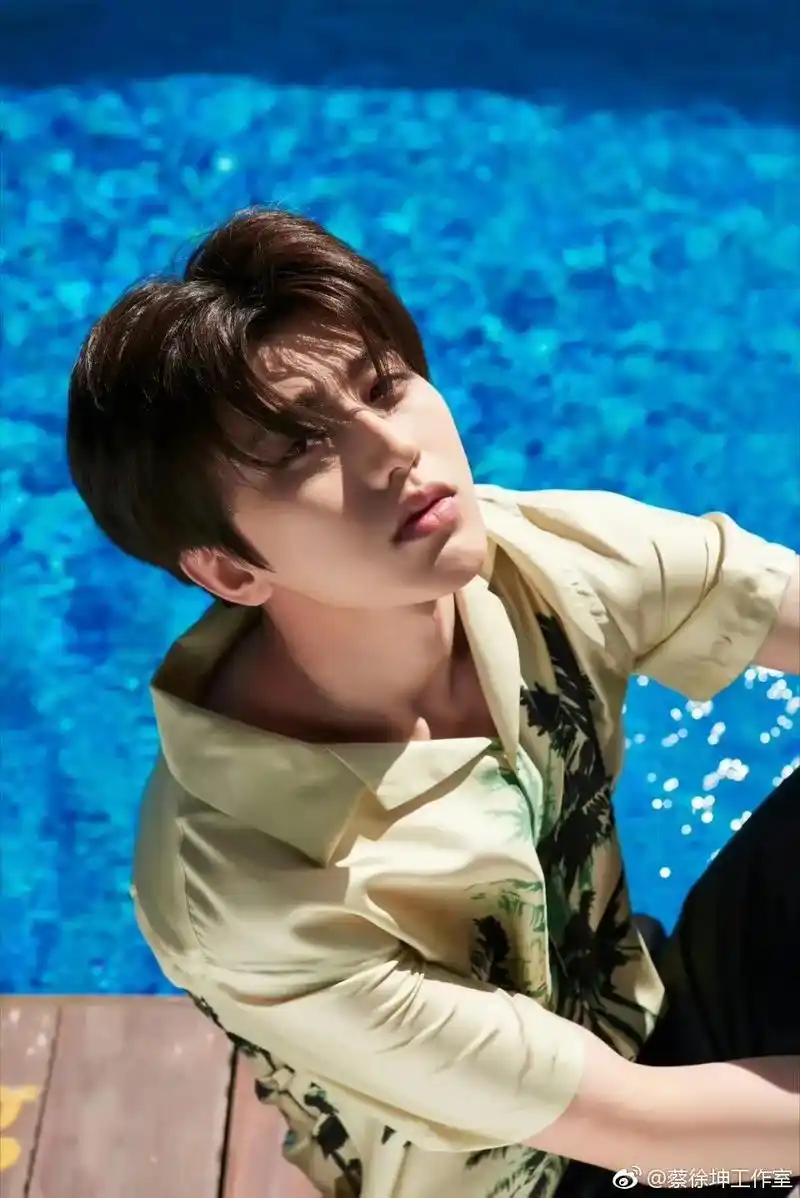 蔡徐坤 夏日98少年 好喜欢这组明信片06 - 抖音