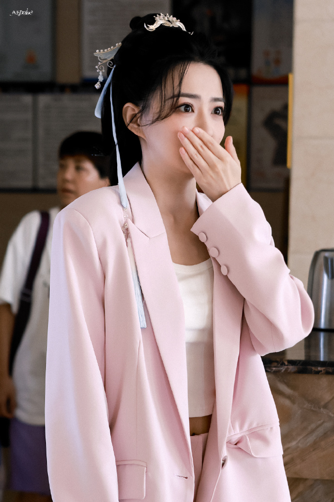 徐璐超话xl#徐璐披荆斩棘的大小姐#20230520  出妆@徐璐lulu