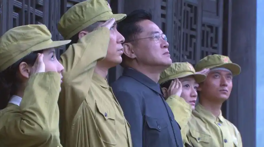 小组负责人,商会副会长周渝接到上级指示,策反石易棠,以和平解放酒阳